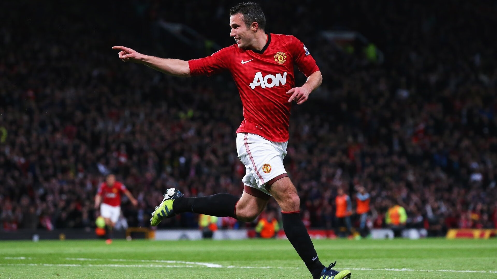 IM体育社区互动入口-毫厘之间的绝杀，阿隆索逆龄火状态，扛起阿斯顿马丁险胜索伯